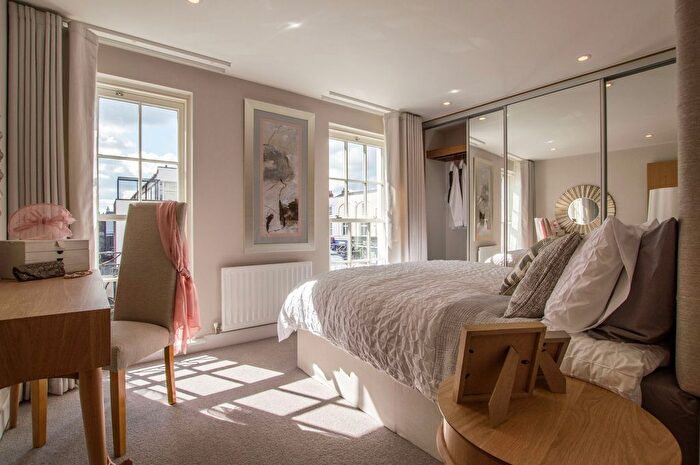 1 Bedroom Flat For Sale In Prince Regent Mews, Cheltenham, GL52