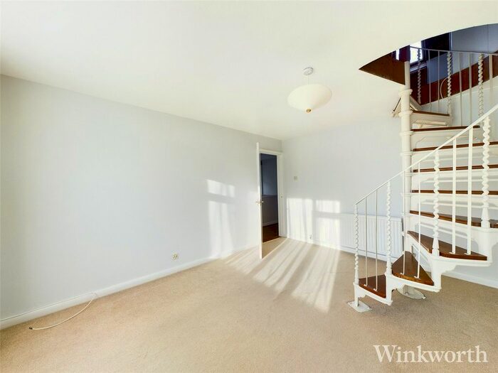 2 Bedroom Maisonette To Rent In Grange Road, London, Uk, W5