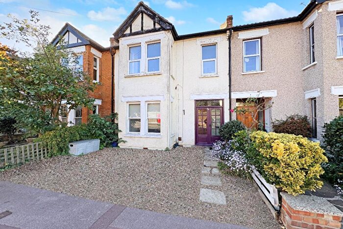 2 Bedroom Flat To Rent In Western Road, Leigh On Sea, Essex, SS9