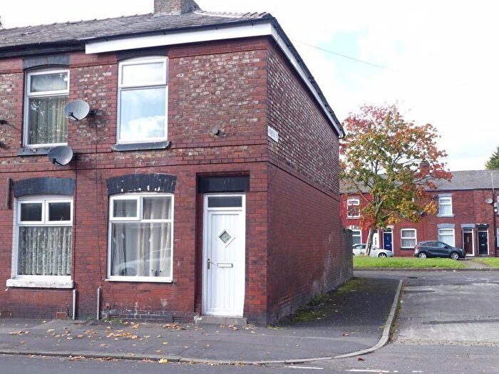 3 Bedroom Terraced House For Sale In Briscoe Lane, Manchester, M40