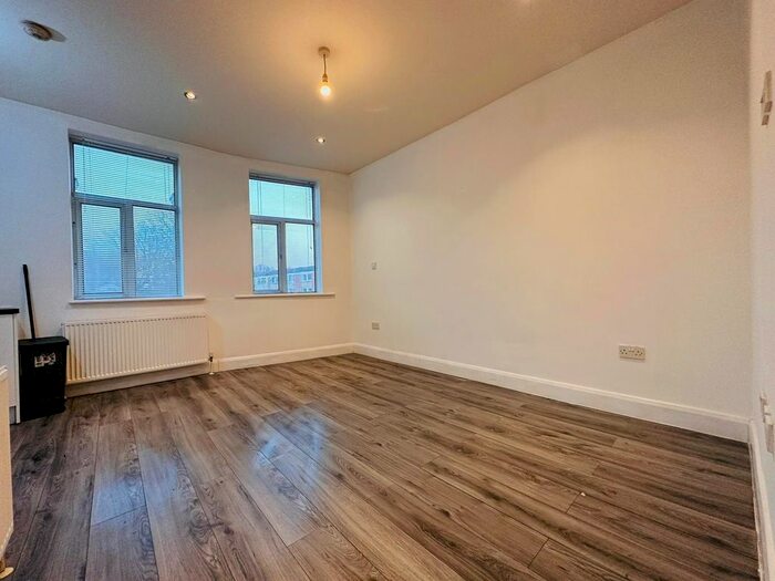 1 Bedroom Flat To Rent In London Road, Greater London, TW7