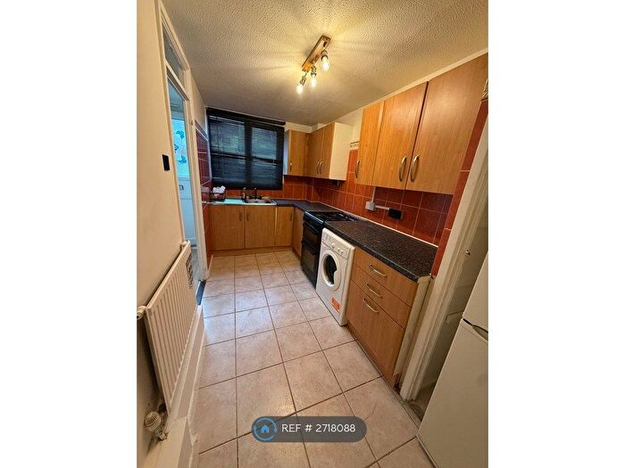 3 Bedroom Maisonette To Rent In Acacia Road, London, N22