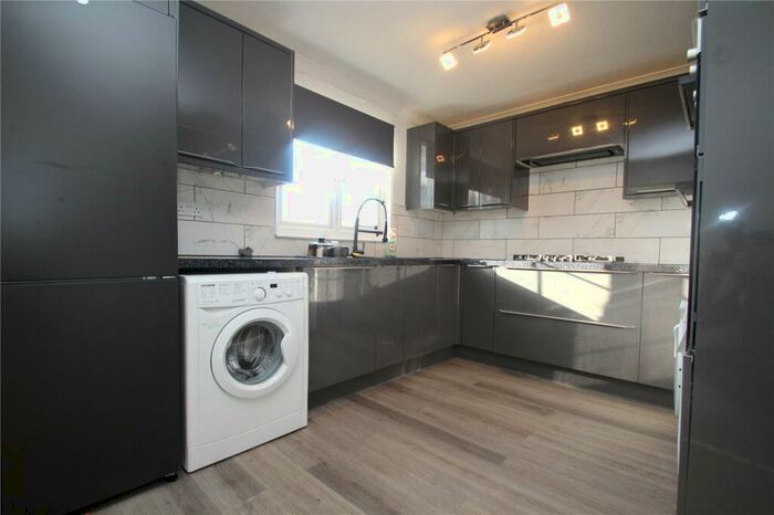 3 Bedroom Terraced House To Rent In Munnings Close, Basingstoke, Hampshire, RG21