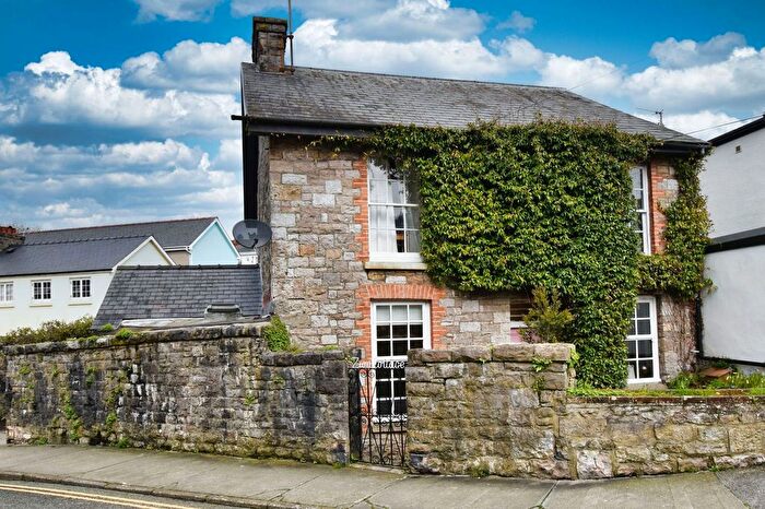 Property For Sale In St. Johns Hill, Tenby, SA70
