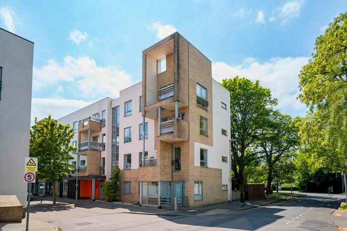 2 Bedroom Flat For Sale In Glenalmond Avenue, Cambridge, CB2
