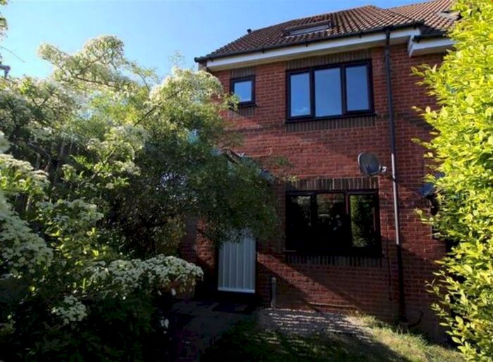 1 Bedroom Flat To Rent In Cook Close, Daventry NN11