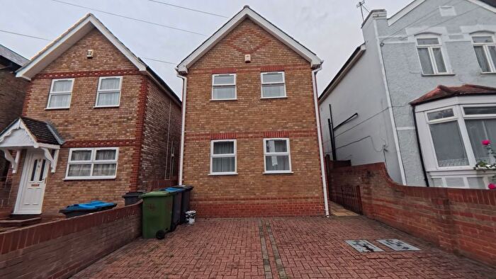 5 Bedroom Detached House To Rent In Worthington Road, Surbiton, KT6