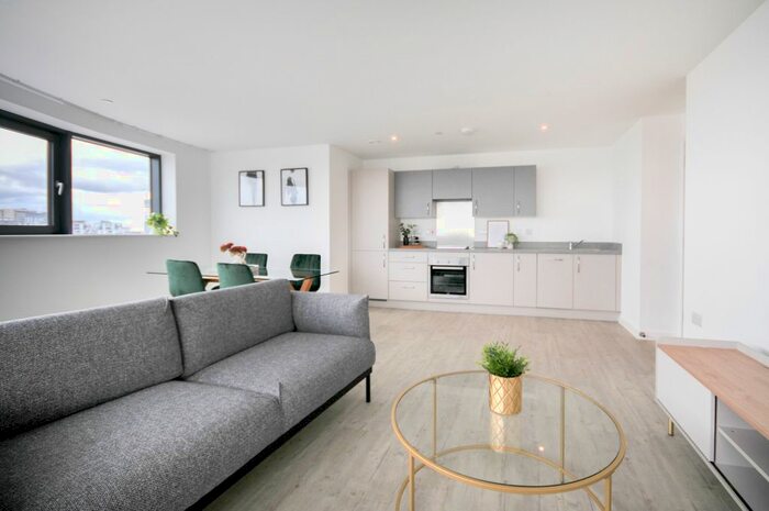 2 Bedroom Flat To Rent In Furness Quay, Salford, M50