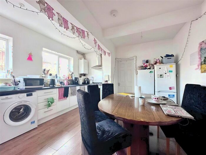 6 Bedroom Semi-Detached House To Rent In Welbeck Avenue, Southampton, SO17