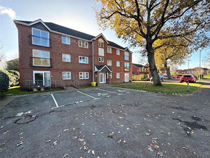 2 Bedroom Apartment For Sale In Collingwood, Farnborough, Hampshire, GU14