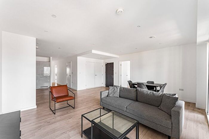 3 Bedroom Terraced House For Sale In Silvertown Way, Bromley-By-Bow, E16