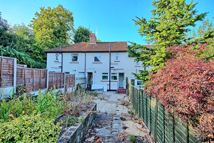 2 Bedroom Terraced House For Sale In Foxholes Avenue - Hertford, SG13