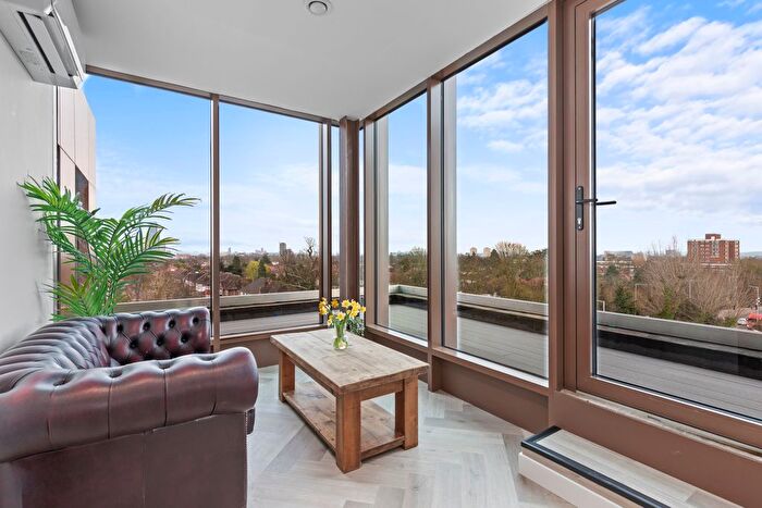 Studio To Rent In Hanger Lane, Ealing, W5