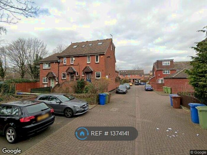 3 Bedroom Terraced House To Rent In Lavender Road, London, SE16