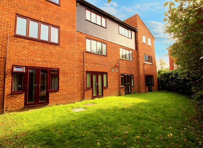 1 Bedroom Flat To Rent In Middlefield, St Albans, AL10