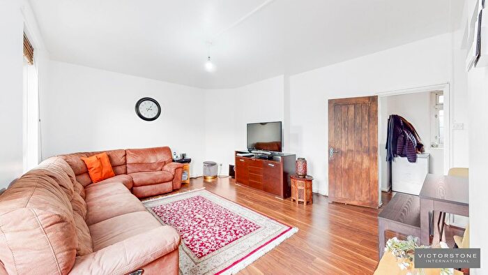3 Bedroom Flat To Rent In Bewley House, Bewley Street, Shadwell, London, E1