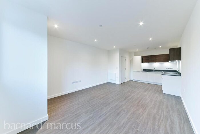2 Bedroom Apartment To Rent In High Road, Whetstone, N20