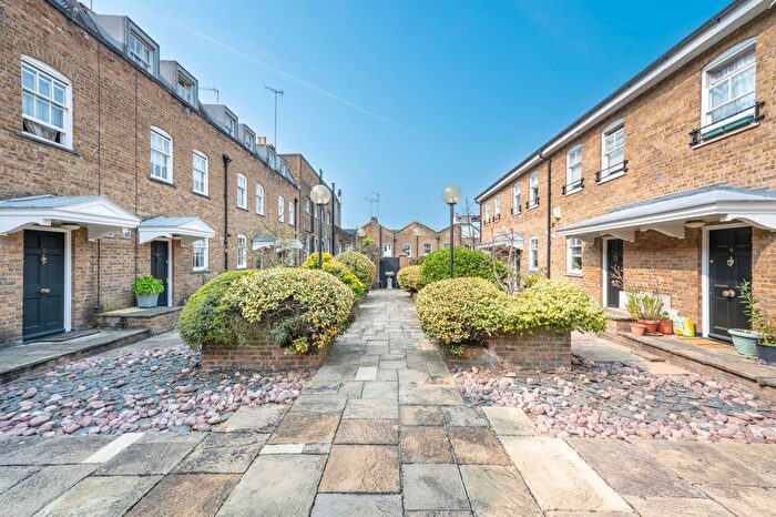 4 Bedroom Maisonette To Rent In Lansdowne Mews, Holland Park, London, W11