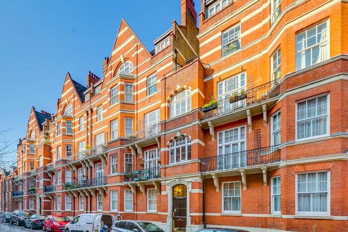 2 Bedroom Flat To Rent In Hammersmith Road, London, W14