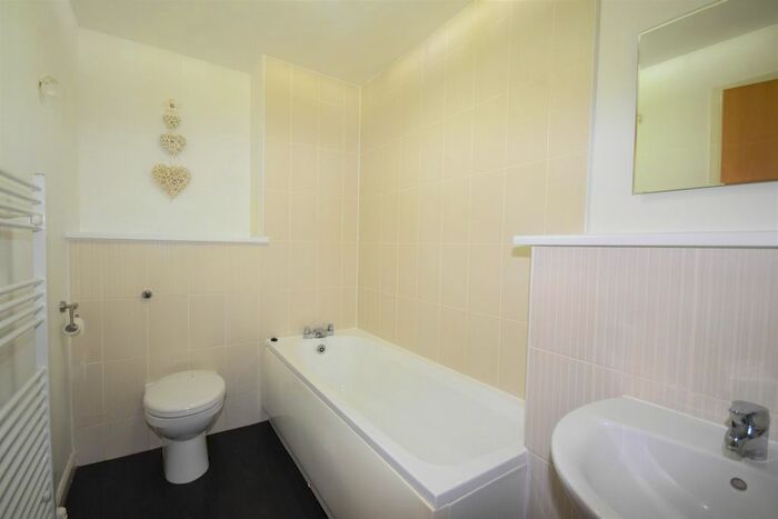 2 Bedroom Flat To Rent In Monart Road, Perth, Perthshire, PH1