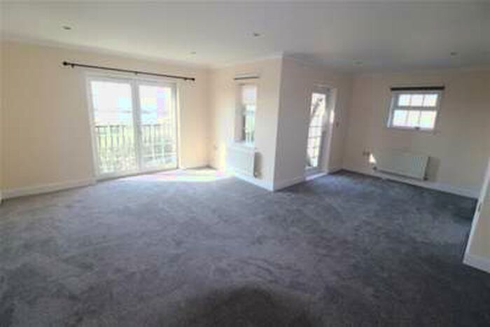 2 Bedroom Flat To Rent In Clements Park, Brentwood, CM14
