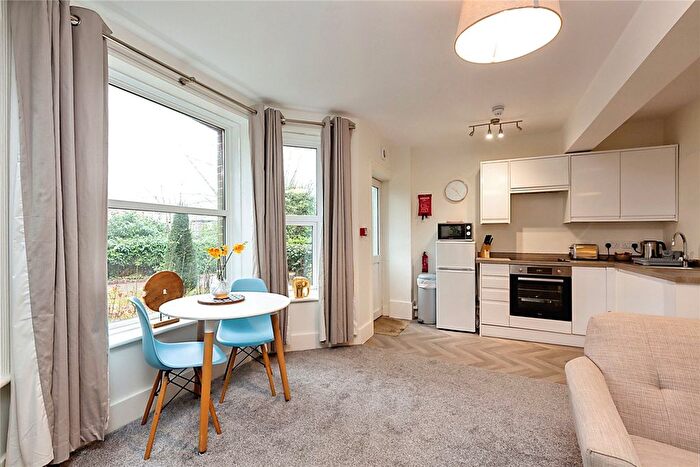 1 Bedroom Flat To Rent In Frant Road, Tunbridge Wells, Kent, TN2