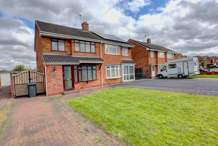 3 Bedroom Semi-Detached House For Sale In Malvern Avenue, Stockingford, Nuneaton, CV10