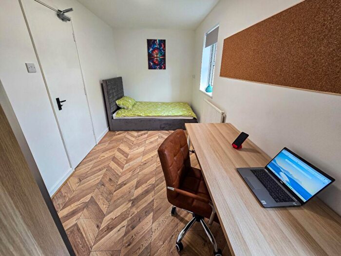 6 Bedroom Terraced House To Rent In Lenton: Bedroom Student House -, NG7