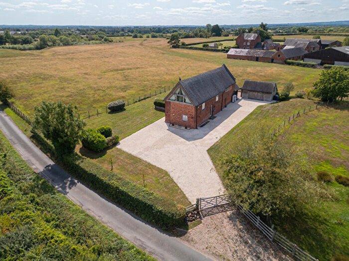 4 Bedroom Barn Conversion For Sale In Monument House, Wychnor, DE13