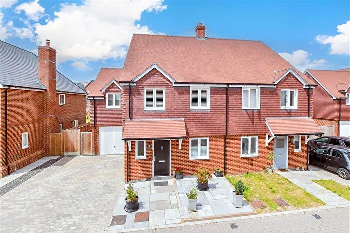 4 Bedroom Semi-Detached House For Sale In Bluebell Avenue, Littlebourne, Kent, CT3