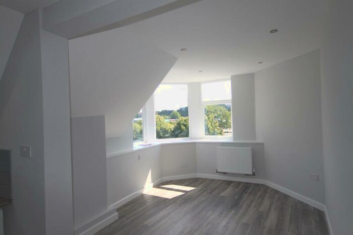 2 Bedroom Apartment To Rent In Kirkstall Road, Leeds, LS4