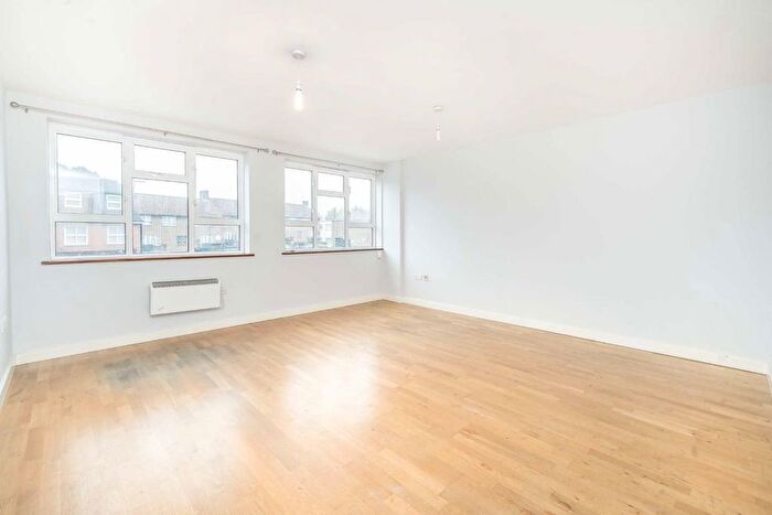 1 Bedroom Flat To Rent In Roxeth Hill, Harrow, HA2