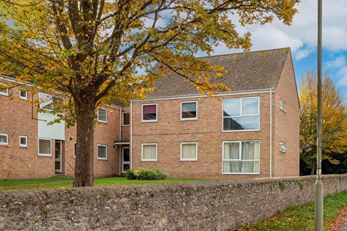 3 Bedroom Apartment For Sale In Boundary Close, Woodstock, OX20