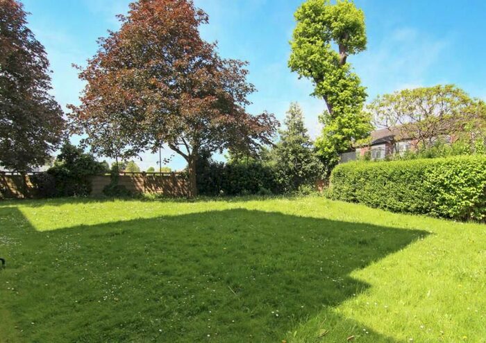 2 Bedroom Flat To Rent In Harlequin Road, Teddington, TW11