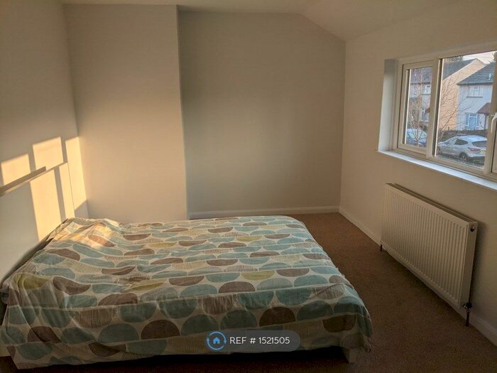 2 Bedroom Terraced House To Rent In Granville Road, Woking, GU22