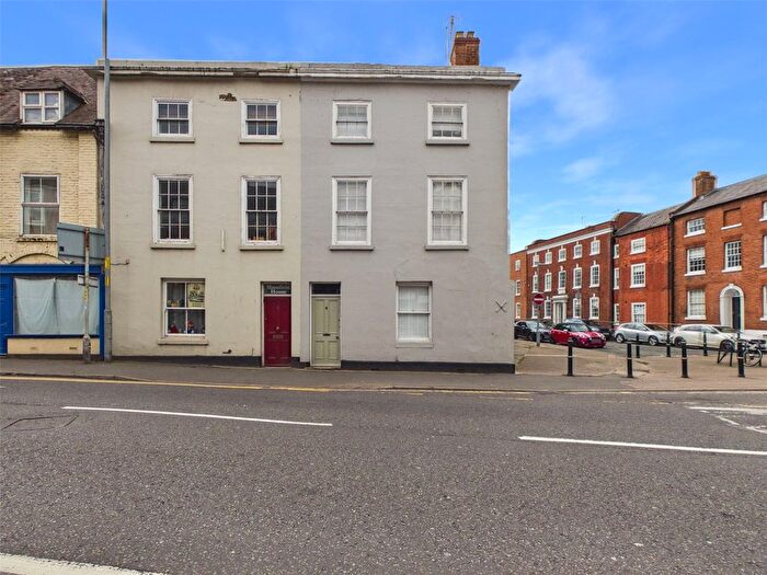 4 Bedroom End Of Terrace House For Sale In London Road, Worcester, Worcestershire, WR5