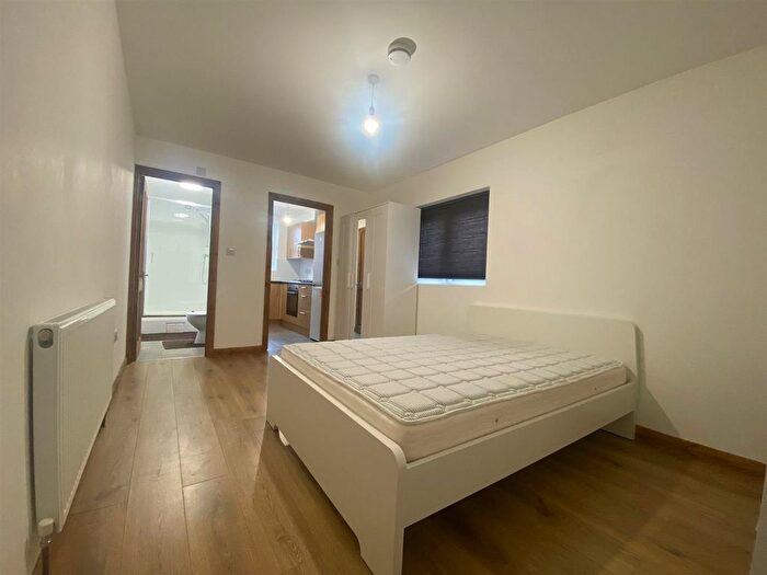 Studio To Rent In (All Bills Included) Queens Road, Walthamstow, E17