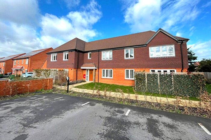 2 Bedroom Flat For Sale In Gaynesford Way, Tongham, Surrey, GU10