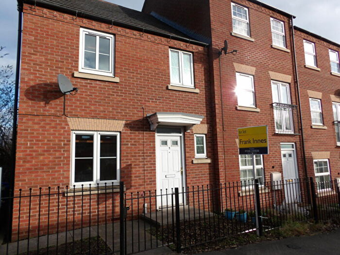 3 Bedroom Town House To Rent In Richmond Gardens, Hardwick Street, Chesterfield, S41