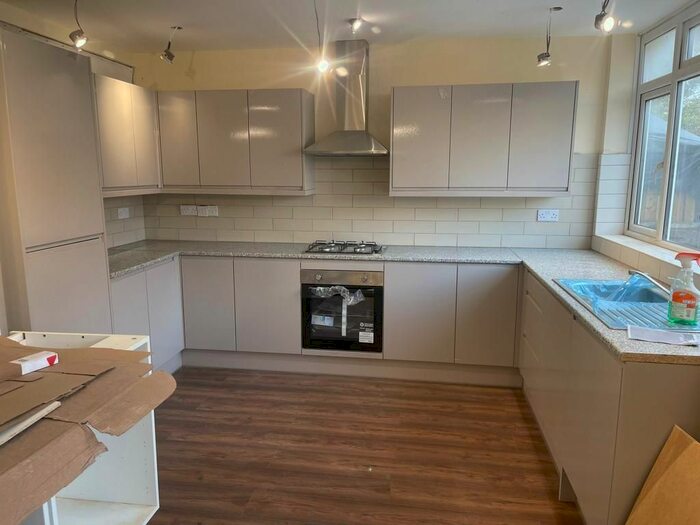 4 Bedroom Terraced House To Rent In Ballantyne Road, Farnborough, GU14