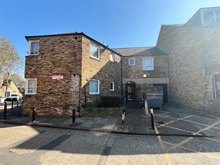 1 Bedroom Flat For Sale In Dunelm Grove, West Norwood, London, SE27