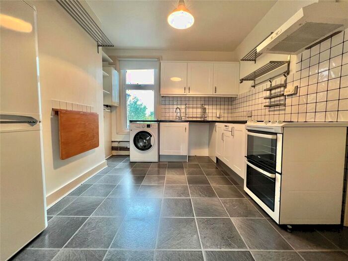 1 Bedroom Apartment To Rent In New River Crescent, Palmers Green, London, N13