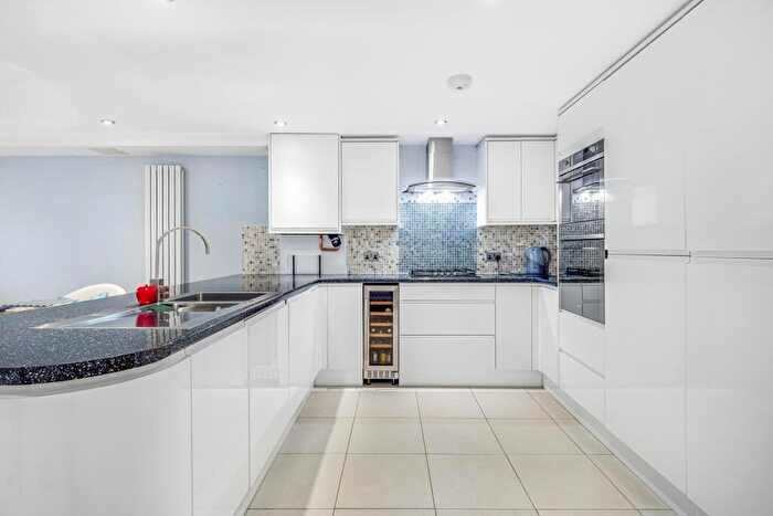 1 Bedroom Flat To Rent In Merchant Court, Wapping, E1W