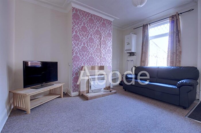 2 Bedroom House To Rent In Harold Avenue, Hyde Park, Leeds, LS6