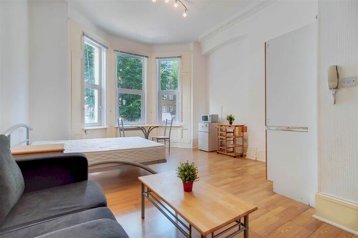 Studio To Rent In Russell Road, Kensington, W14
