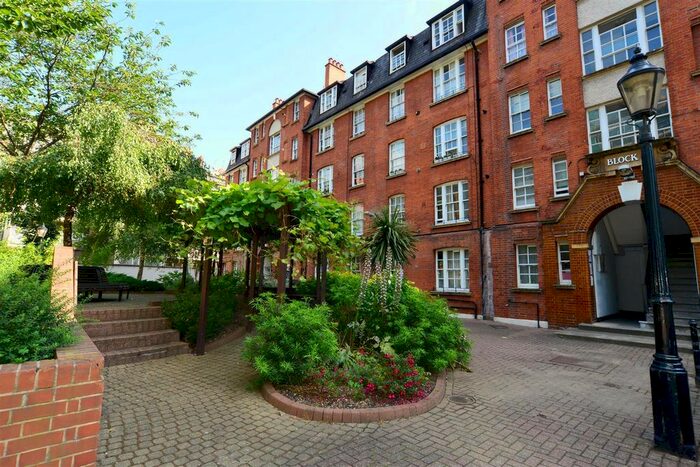 2 Bedroom Flat To Rent In Peabody Estate, Vauxhall Bridge Road, London, SW1V