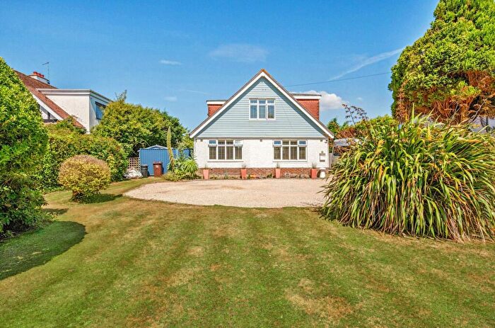 4 Bedroom Bungalow For Sale In Barrack Lane, Aldwick, PO21