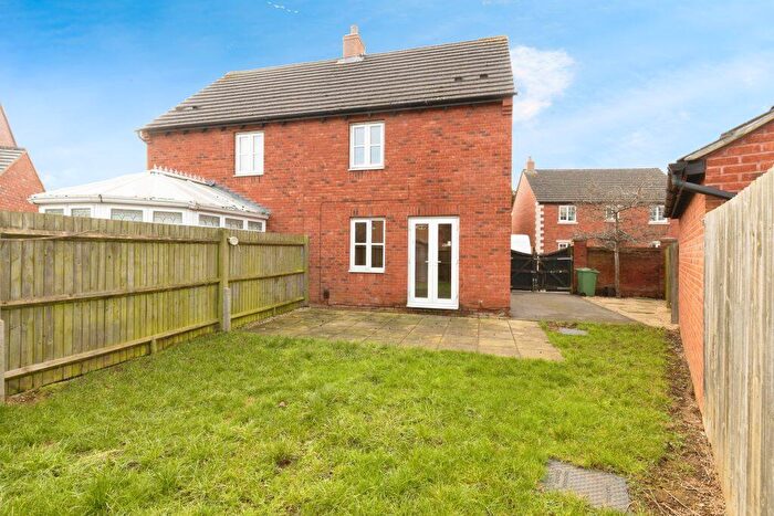 2 Bedroom Semi-Detached House For Sale In Ferndale Close, Gloucester, GL2