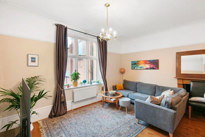 1 Bedroom Flat To Rent In Altenburg Gardens, Clapham Junction, SW11