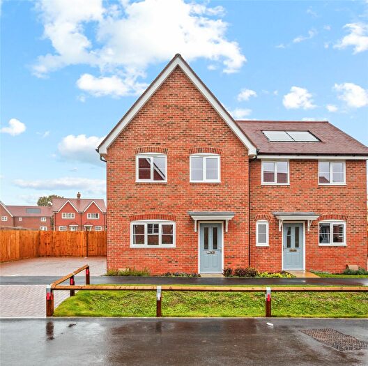 3 Bedroom Semi-Detached House For Sale In Loxwood Road, Alfold, Cranleigh, Surrey, GU6